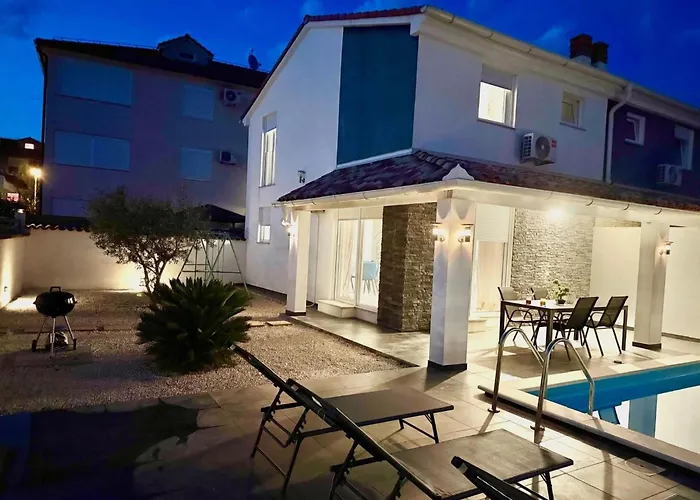 Sarah By Interhome Pula