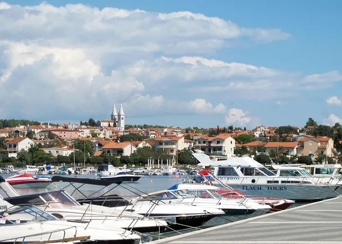 Sarah By Interhome * Pula